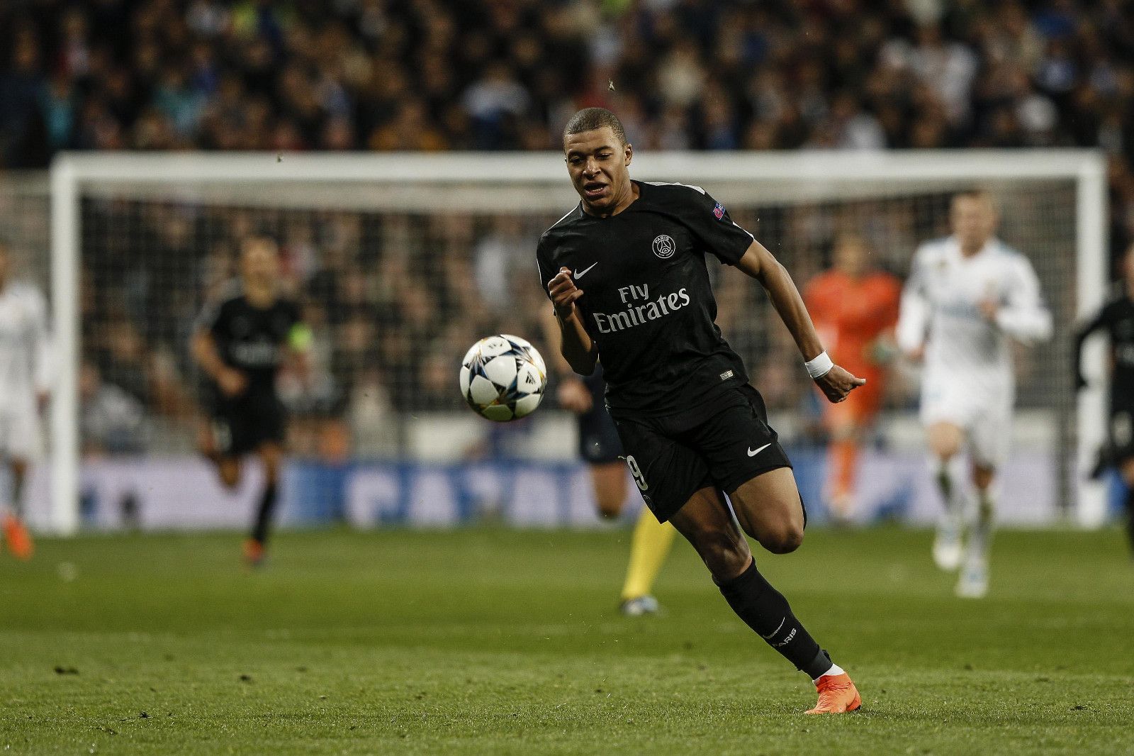 齐心协力，奏出一首胜利交响曲