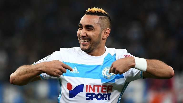 土超比赛双方在禁区里打架，裁判未吹停比赛导致主队打入空门