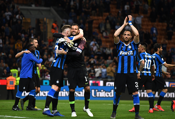 拜仁、巴萨有意，记者：阿斯拉尼想迈出下一步，不会长期留队