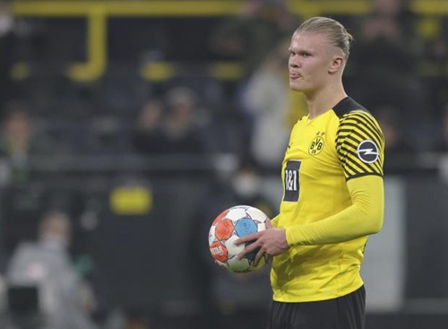 太阳报：森林后卫埃纳在养伤期间和其他球员的女友谈恋爱