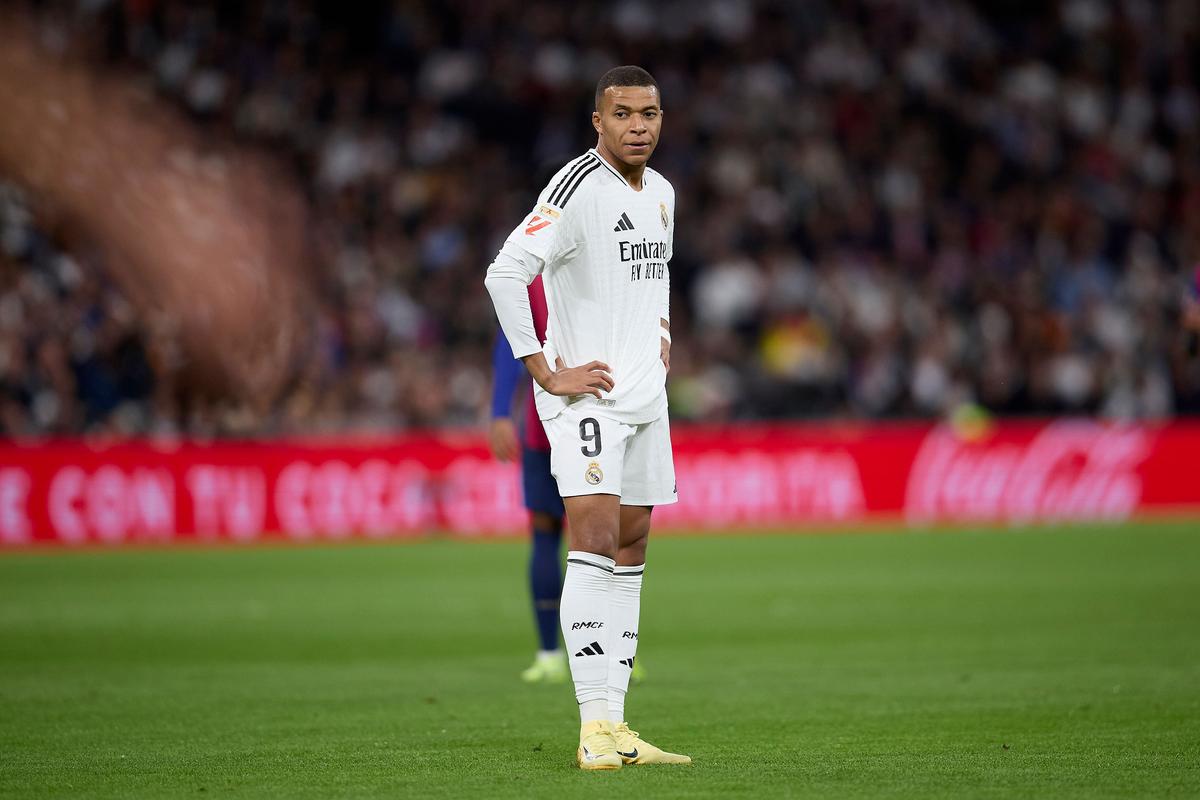 杨瀚森出战35分09秒，14中7砍下20分7板7助2断2帽