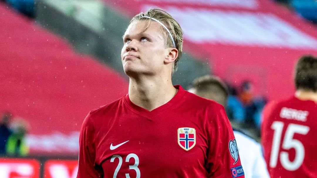 姆伯莫打进一球，吃到一张黄牌，赛后收获7.8的虎扑评分！