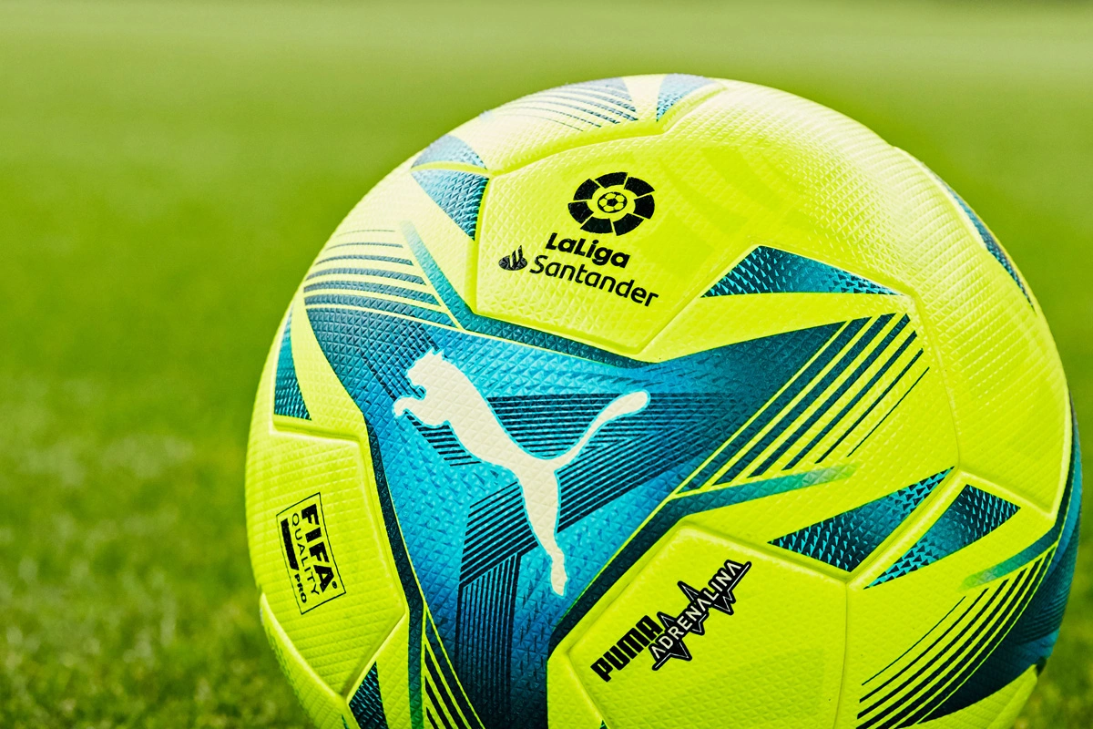 狼队 俯冲英冠Poor Wolf ☠️Carto...（狼队急坠英冠边缘 可怜的狼 ☠️）