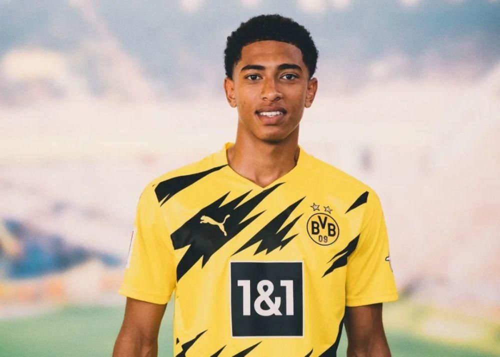 TA：在麦克拉伦执教牙买加时，他曾自掏腰包为工作人员买机票