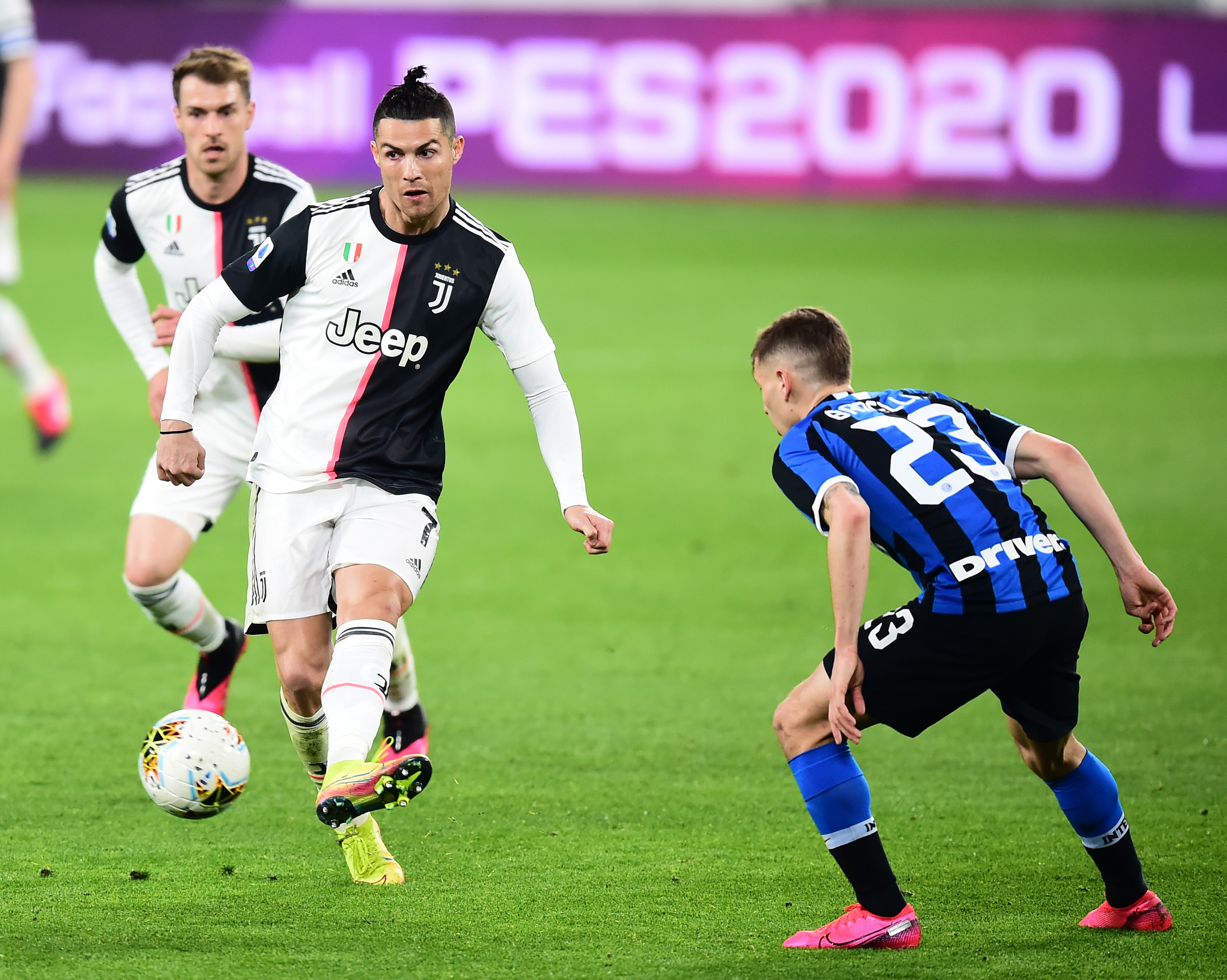 徐正源社媒晒多图告别蓉城：成都，讲不出再见！（徐正源晒多图道别蓉城：成都，再见说不出口）