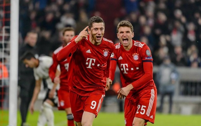 伤愈回归，三笘薰重返球场进行单独训练