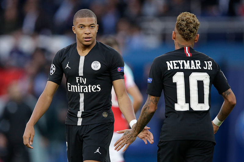 曼联发布赛前预热海报：芒特帅气出镜（曼联官宣赛前海报：芒特帅气亮相）