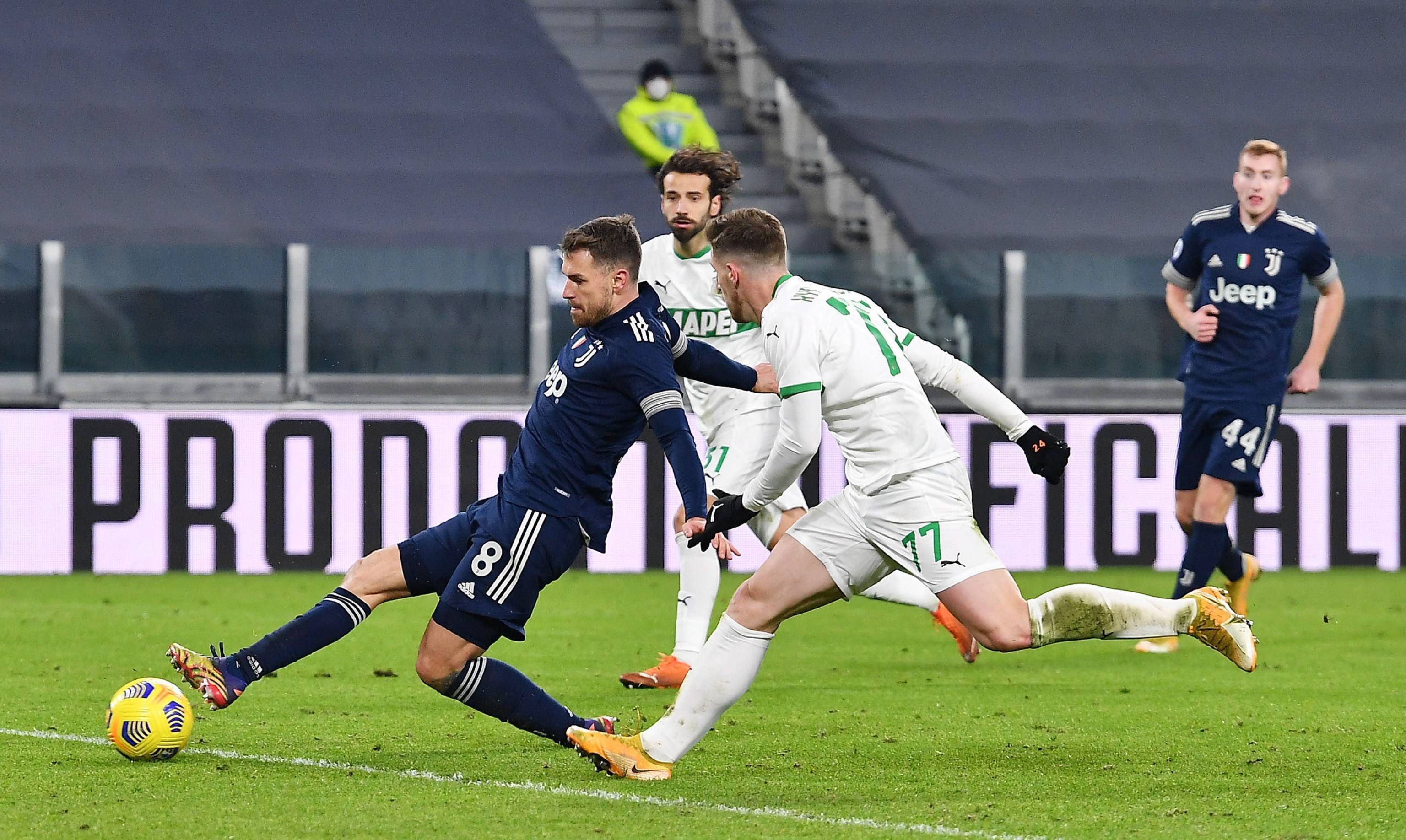 囧叔向裁判施压后染红，罗基：容忍这种行为问题会越来越严重