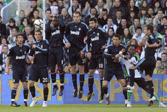 1-4！五大联赛首支降级队浮现：炒掉主帅白搭！9连败+15轮0胜垫底